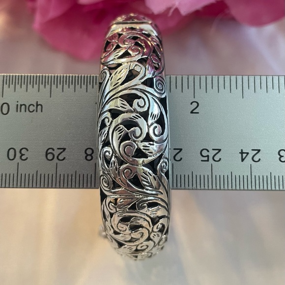 Silpada Sterling Silver Scroll Filigree ‘Forever Stunning’ Bangle B1829 - Picture 12 of 16